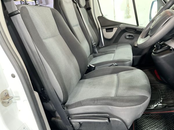 2013 Renault Master LWB Mid Roof Turbo Diesel Manual Van - Image 8