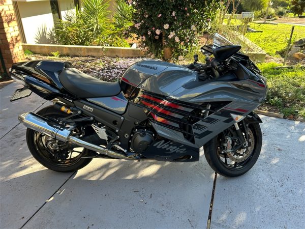 2021 Kawasaki ZX14R Manual Motorcycle - Image 2