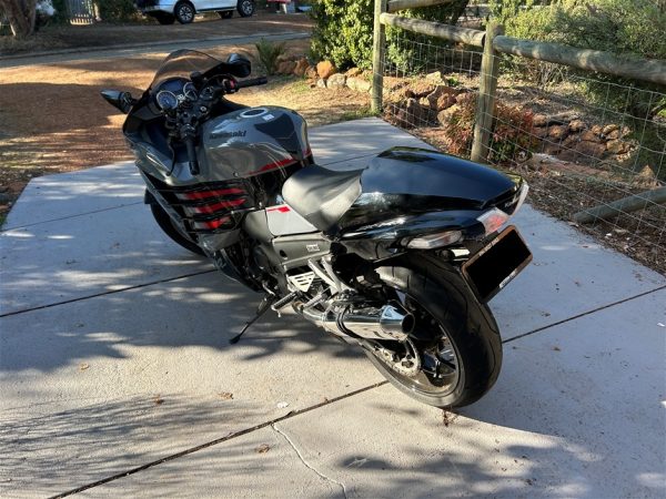 2021 Kawasaki ZX14R Manual Motorcycle - Image 4