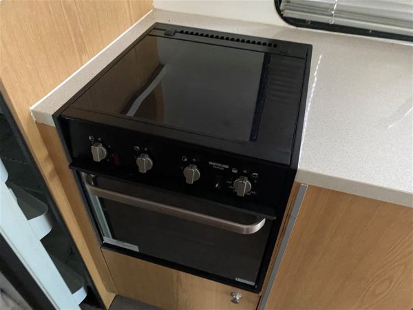 2016 Talvor Euro Deluxe 6B – Mercedes - Image 33